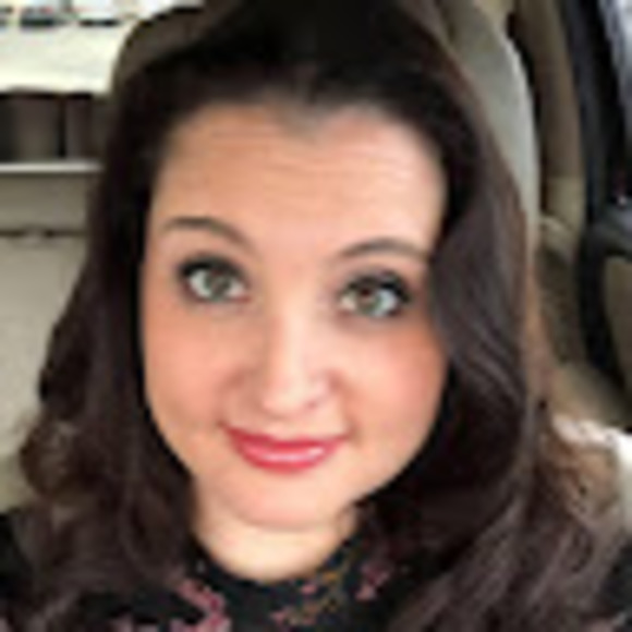 Meet your Posher, Jenn - Picture 1 of 1